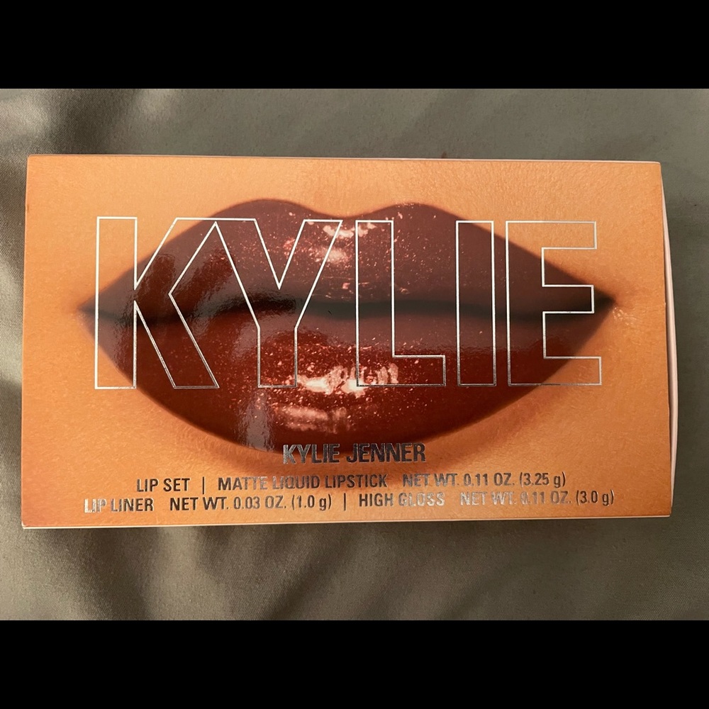 NIB LoveStruck Lip Kit- Kylie Cosmetics